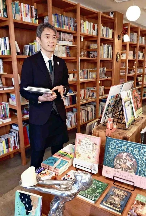 Yoshio Takahata tập trung vào một mảng đặc biệt trong thế giới sách. Ảnh: The Yomiuri Shimbun.